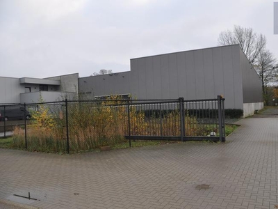 OPSLAGLOODS VAN +-275 M ²  OP  EEN CENTRALE LOCATIE IN ZONHO