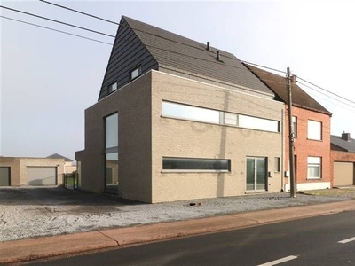 Recente energiezuinige woning met drie slpk, tuin, centrale