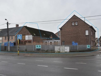 Ruime 3 slpk. woning met car-port, koer en werkhuis. Vrij va