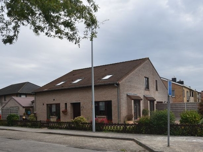 Ruime woning met 5 slaapkamers in Sint-Michiels