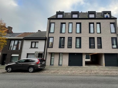 Te huur: Duplexappartement met 2 slaapkamers en garage in...