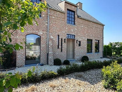 Unieke, landelijke villa op 2723 m² te Putte