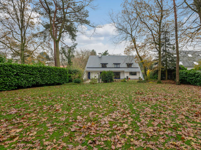 Villa op ca. 1540 m² voor het dorp van Schilde.