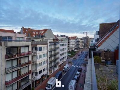 Knappe penthouse met 2 slaapkamers op Dumortierlaan