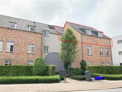 Ruim dakappartement met 2 slaapkamers, 2 terrassen en garage