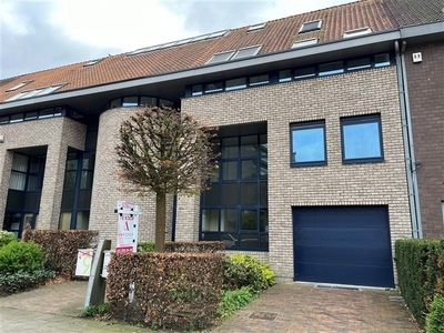 Duplex met 4 slaapkamers, garage en grote tuin!