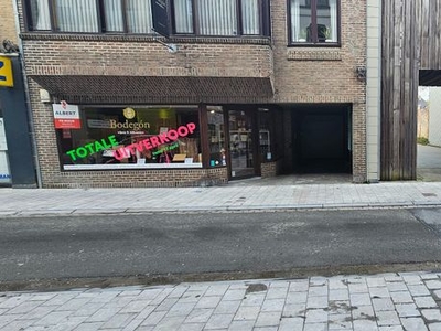 Open top instapklare winkelruimte te huur in Izegem centrum