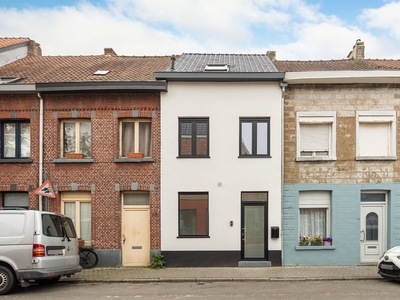 Prachtig gerenoveerde woning met vier slaapkamers te koop!