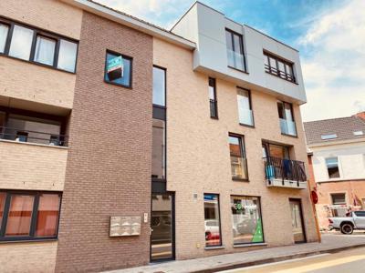 APPARTEMENT MET DRIE SLAAPKAMERS EN MOOI TERRAS