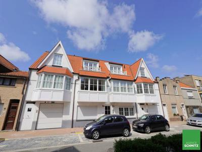 Zonnig duplexappartement met staanplaats gelegen nabij het G