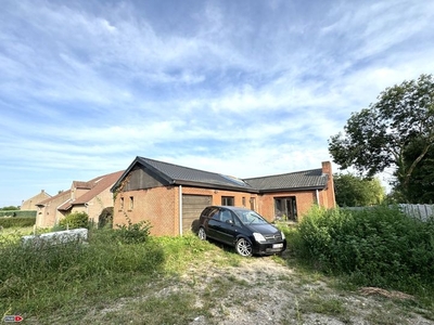 GELIJKVLOERSE VILLA MET ZUIDELIJKGERICHTE TUIN