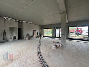 139 m² nieuwbouw handels- of kantoorruimte nabij de E40