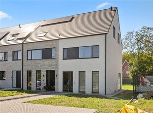 BEN-woning zonder BTW met 4 kamers, parkeerplaatsen en tuin