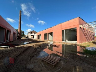 Nieuwbouw bedrijfsgebouw te koop in Walle Kortrijk