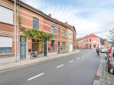 Gezellige rijwoning met tuin aan de rand van de stad