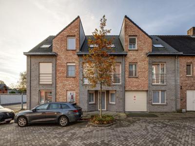 Ruim appartement (130m²) met garage in hartje Malle