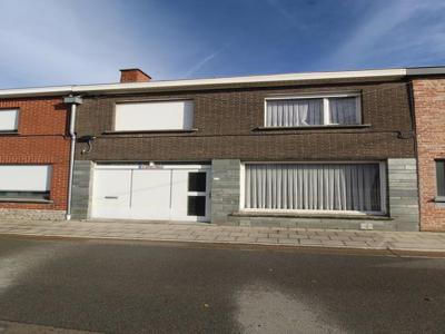 Woning met 3 slpks, garage en tuin. Opp ca.435m². (Ref.155