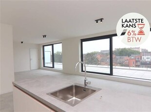 GESCHILDERDE PENTHOUSE IN HARTJE HASSELT MET 2 SLKS + 2 TERR