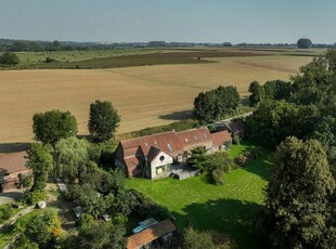 Luxe woonboerderij geheel gerenoveerd op ruim 51 ares