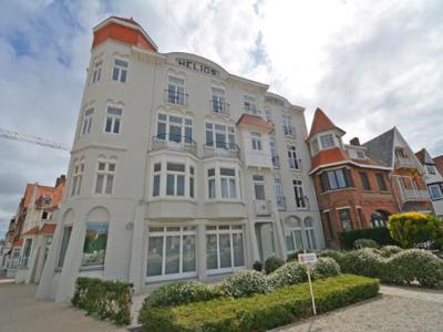 Mooi gerenoveerd dakappartement in charmant historisch gebouw op wandelafstand van de zeedijk in Duinbergen