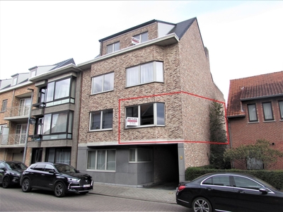 Modern 2-slaapkamer appartement met overdekt terras, autostaanplaats alsook extra kelderberging. Goed gelegen, nabij het centrum van Geel.