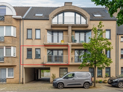 Ruim appartement met 2 slaapkamers, 2 terrassen en parking nabij centrum