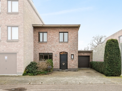 Woning met oprit, garage en tuin centraal op LO