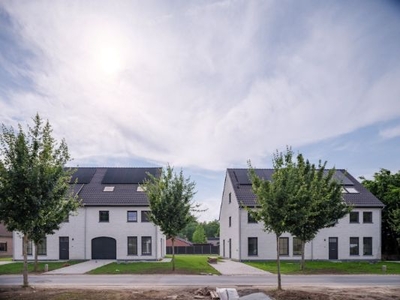 Ruime energiezuinige nieuwbouw met 5 slaapkamers en grote tuin op TOPlocatie!