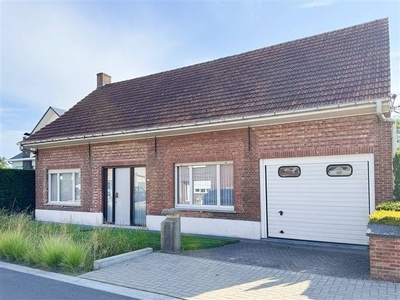 Goed gelegen, ruime woning met tuin en garage.