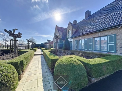 Instapklare VILLA met 2 BEDRIJFSGEBOUWEN (480m² + 748m²) ...