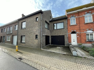 * COMPROMIS IN OPMAAK * Mooie, solide woning met potentië...