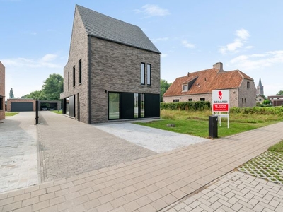 NIEUWBOUWWONING MET 4 SLK EN 2 BDK OP 772m²