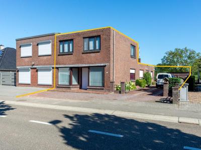 Halfopen bebouwing met 4 slaapkamers, tuin met erg mooi uitz