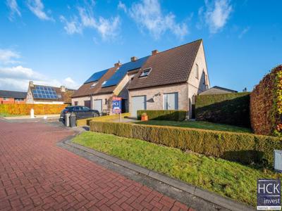 KRUISHOUTEM - INSTAPKLARE woning met 3 SLPK, RUSTIG gelegen!