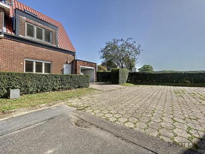 Mooi, volledig gerenoveerd huis op een rustige ligging.