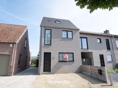 Prachtige woning in centrum Zulte met 3 slaapkamers en 2 ba