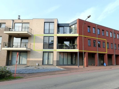 RECENT APPARTEMENT MET TERRAS EN AUTOSTAANPLAATS