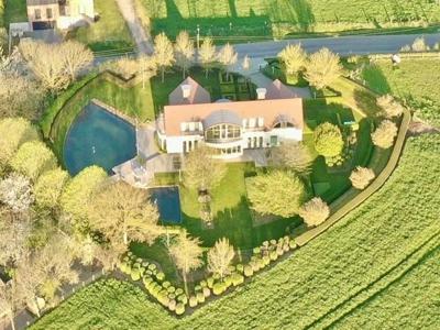 MAGNIFIEK gelegen grote EXCLUSIEVE VILLA met PRACHTIGE TUIN