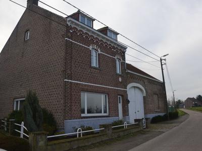 Ruime woning met 3 slks en stallingen in Kortenaken