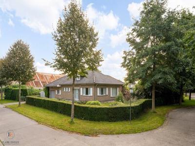 Villa op en boogscheut van de Leie in Drongen