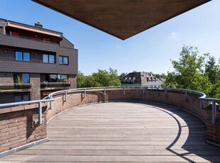 APPARTEMENT penthouse (3ch/2sdb) de 200m² avec terrasse et g