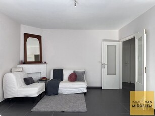 GELIJKVLOERS 2-KAMERAPPARTEMENT MET GARAGE EN STAANPLAATS