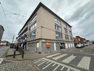 Gerenoveerd gelijkvloers appartement met 1 slpk