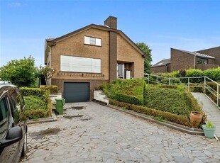 KARAKTERVOLLE WONING MET 5 SLKS OP EEN MOOI PERCEEL VAN 12A2