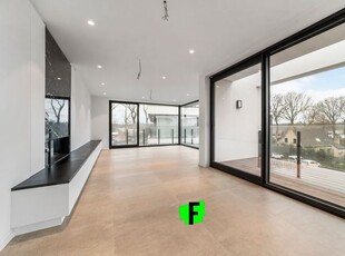 Luxueus afgewerkt appartement te koop in Varsenare