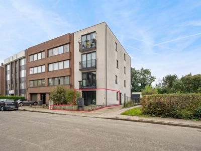 Gelijkvloers studio appartement met staanplaats en berging