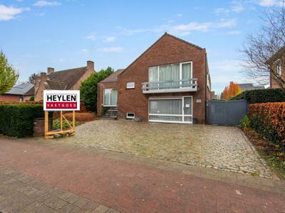 Split-level woning op 8a 33ca met vrijstaande garage