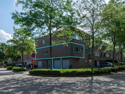 Volledig gerenoveerd hoekappartement van ca. 100m² met 2 sla