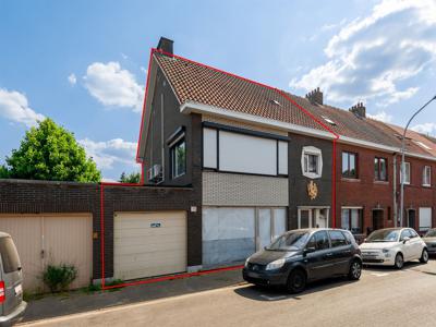 Woning met voormalig handelspand en garage