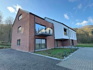 Lichte nieuwe flat met terrassen